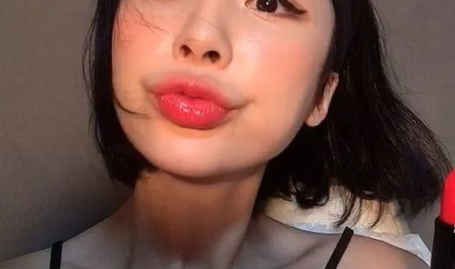 戴着贝壳的小姐姐头像,探寻时尚与个性的完美融合