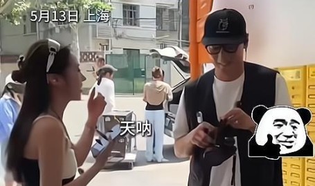 吴彦祖现身上海找路人街拍 真假美男难辨真假难辨