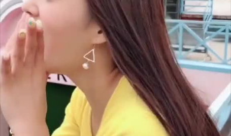 小姐姐发朋友圈不回,小姐姐沉默不语背后的故事